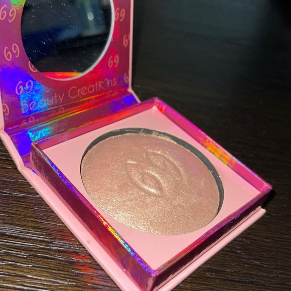 Random Makeup Bundle - Picture 6 of 6